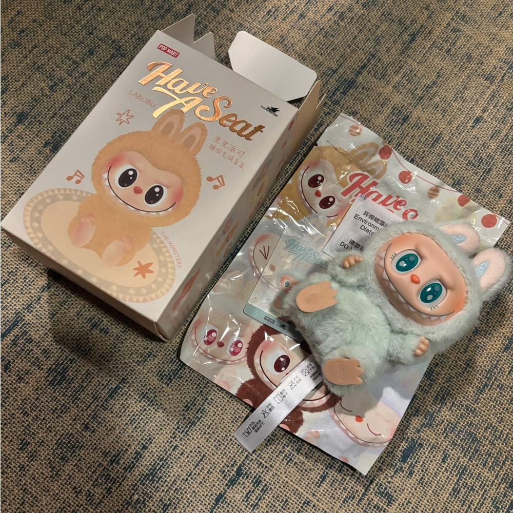 READ DESCRIPTION: Have A Seat Labubu/Lafufu